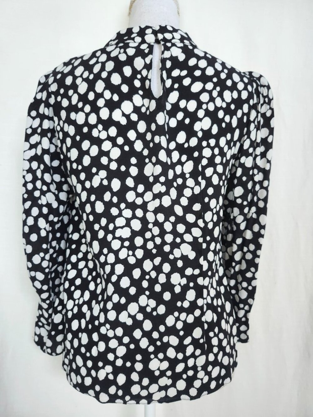 Zara Mock neck Puff Sleeve Top Blouse Size M Black White - Picture 6 of 8